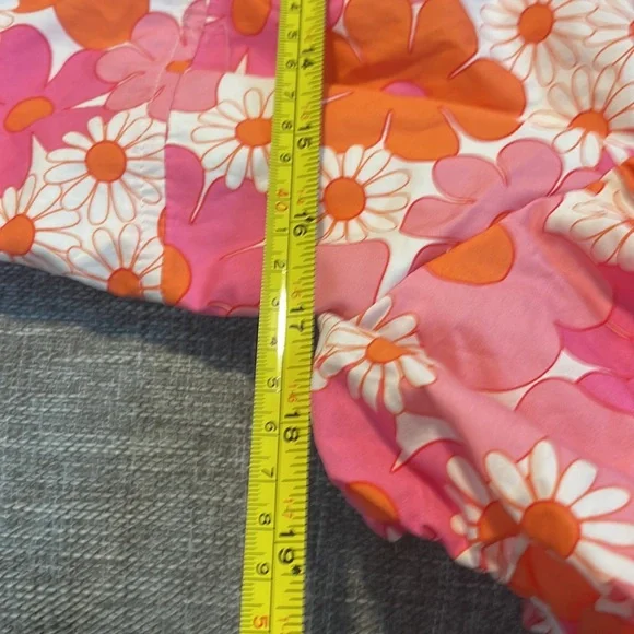 Collective the Label Petite exclusive frill hem mini skirt in 60s floral… - Picture 15 of 16